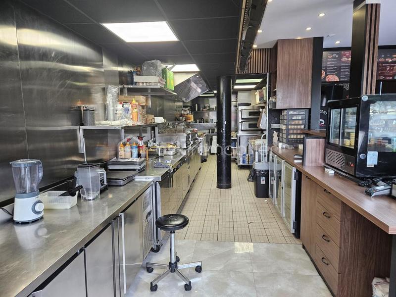 Local commercial - 95 m² - 2 pièces