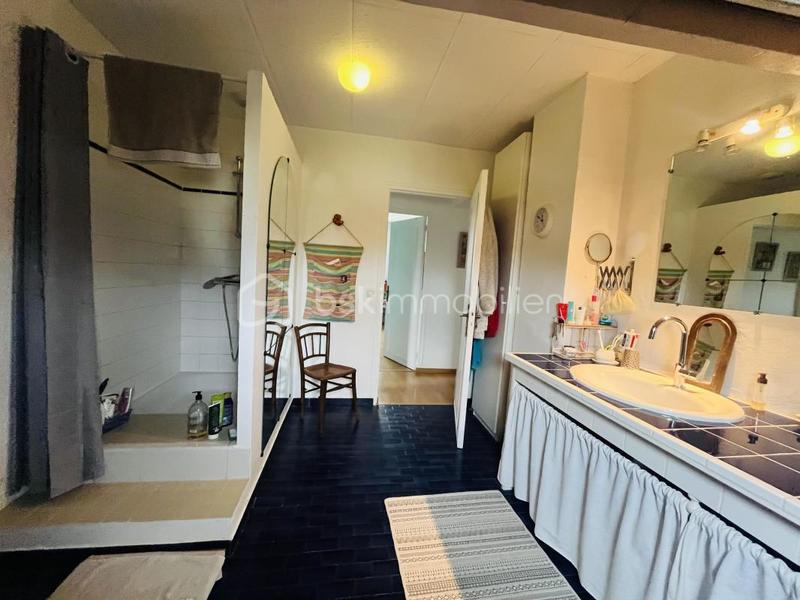 Maison - 222 m² - 8 pièces