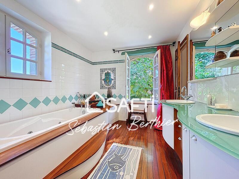 Maison de maîtres - 312 m² - 8 pièces