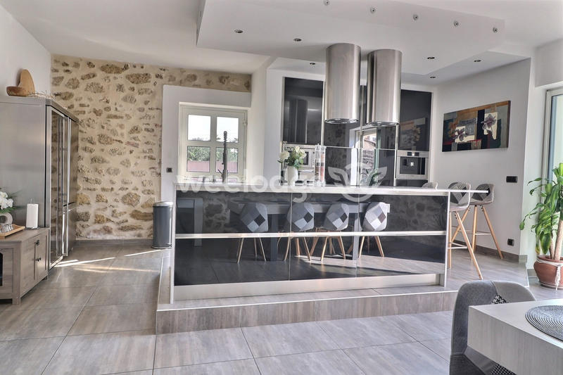 Maison - 200 m² - 5 pièces