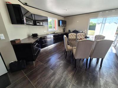 Maison - 95 m² - 4 pièces