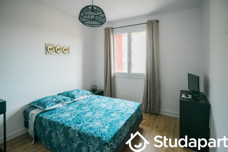 Chambre - 13 m² - 1 pièce