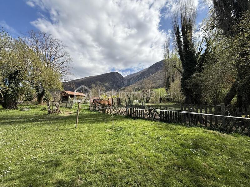 Propriété - 278 m² - 7 pièces