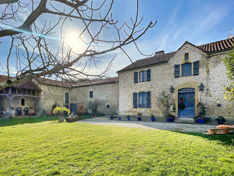 Maison - 260 m² - 9 pièces