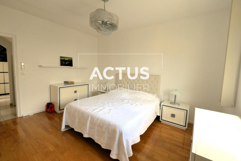 Maison - 196 m² - 7 pièces