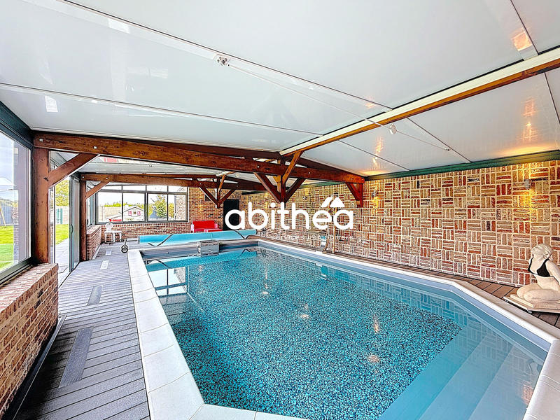 Maison - 305 m² - 9 pièces