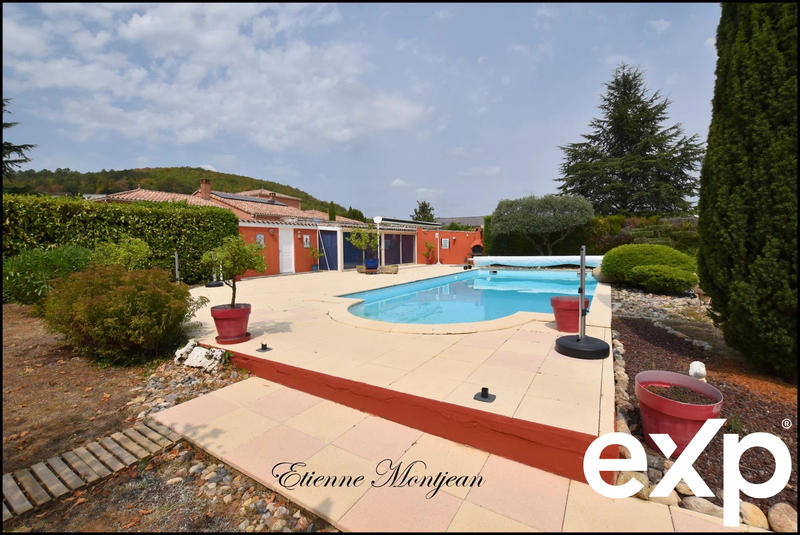 Maison - 257 m² - 13 pièces