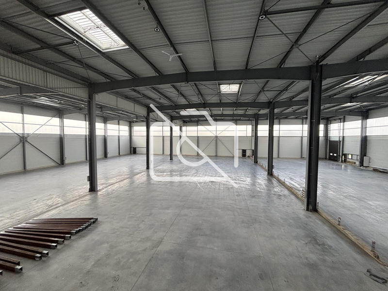 Entrepôt - 3 428 m²