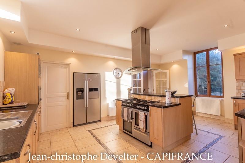 Propriété - 270 m² - 8 pièces