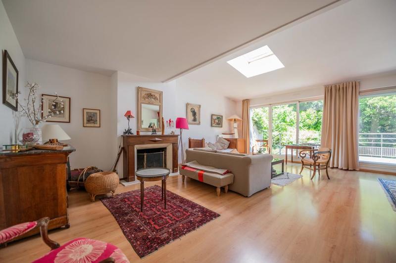 Maison - 235 m² - 8 pièces