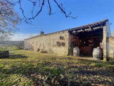 Propriété - 299 m² - 15 pièces