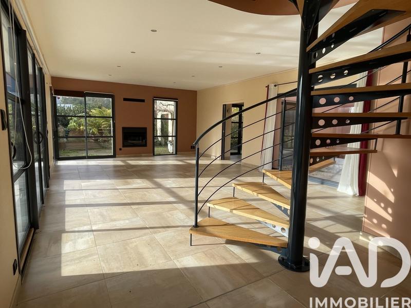 Maison de maîtres - 252 m² - 8 pièces