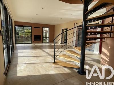 Maison de maîtres - 252 m² - 8 pièces