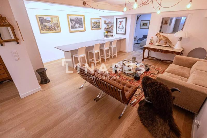 Appartement - 245 m² - 7 pièces