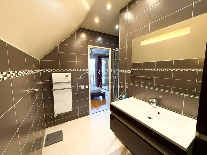 Maison - 121 m² - 5 pièces