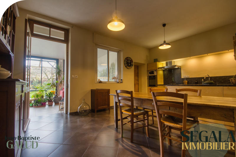 Maison - 210 m² - 6 pièces