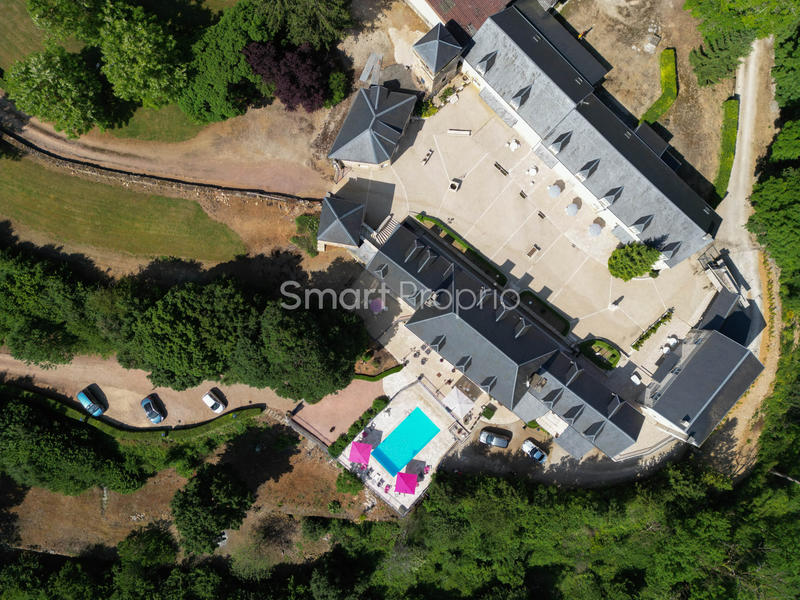 Propriété - 882 m² - 49 pièces