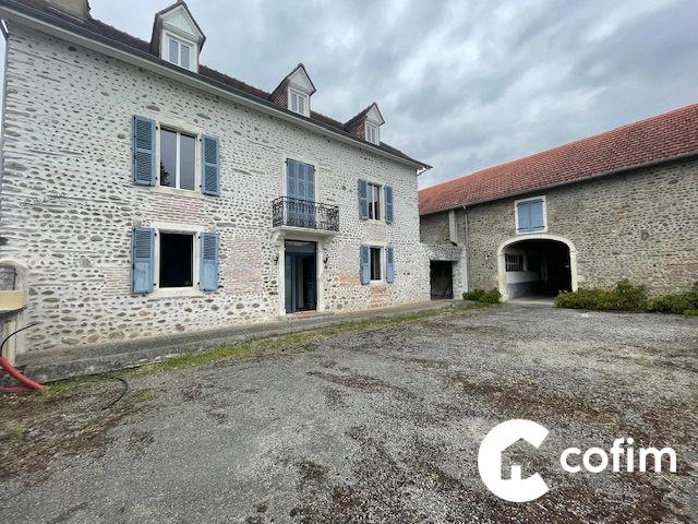 Maison - 270 m² - 8 pièces