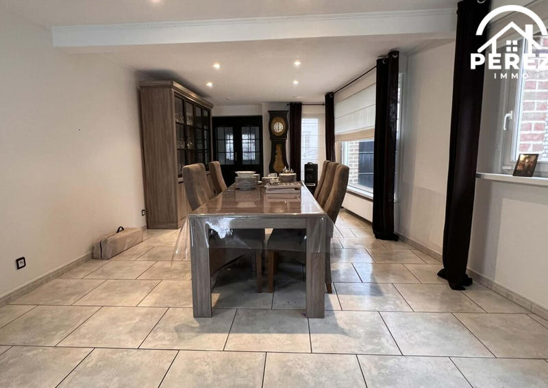 Maison - 202 m² - 8 pièces