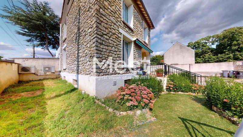 Maison - 99 m² - 6 pièces