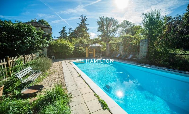 Propriété - 378 m² - 10 pièces