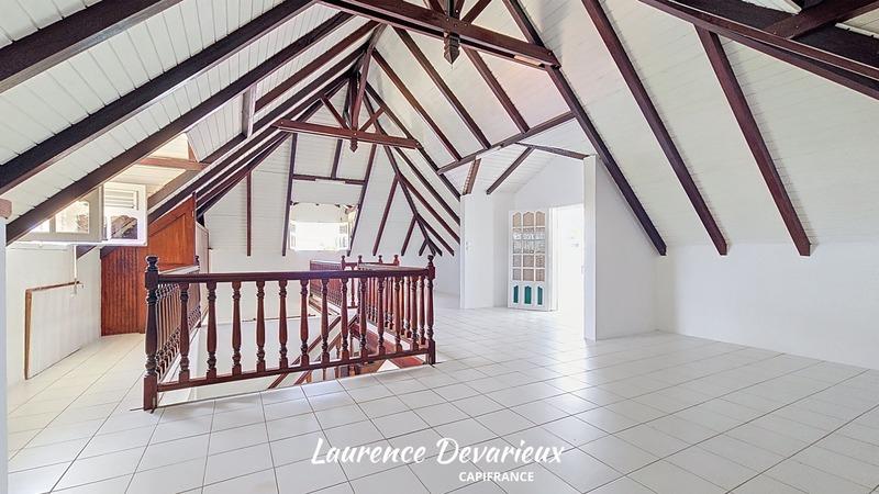 Maison - 204 m² - 5 pièces