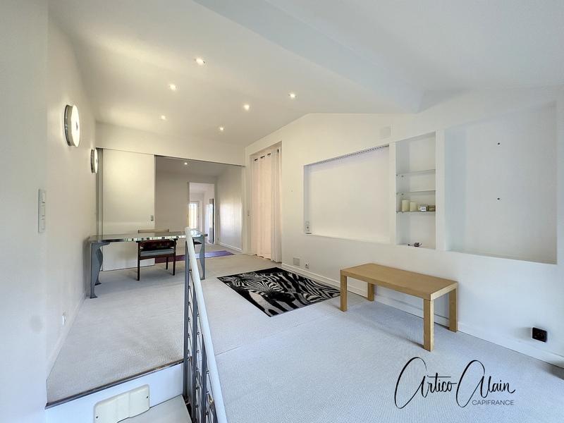 Maison traditionnelle - 500 m² - 12 pièces