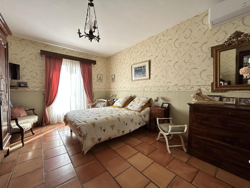 Pavillon - 209 m² - 7 pièces