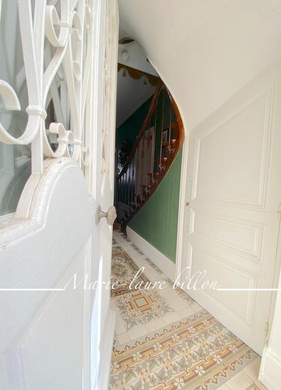 Maison - 222 m² - 8 pièces