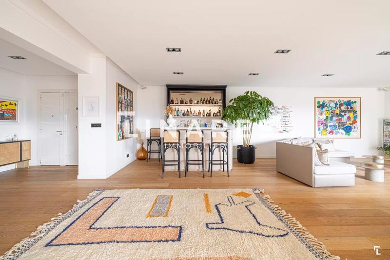 Appartement - 206 m² - 6 pièces