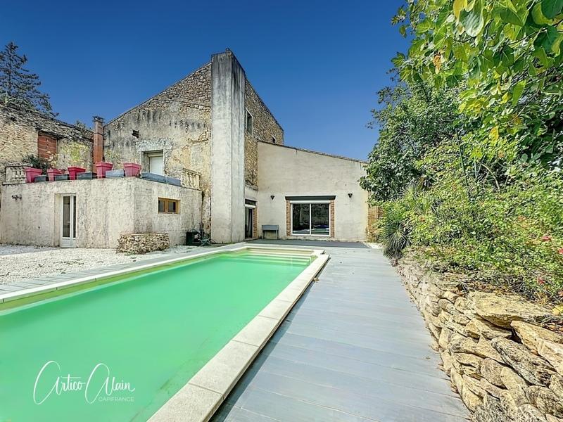 Maison - 463 m² - 9 pièces