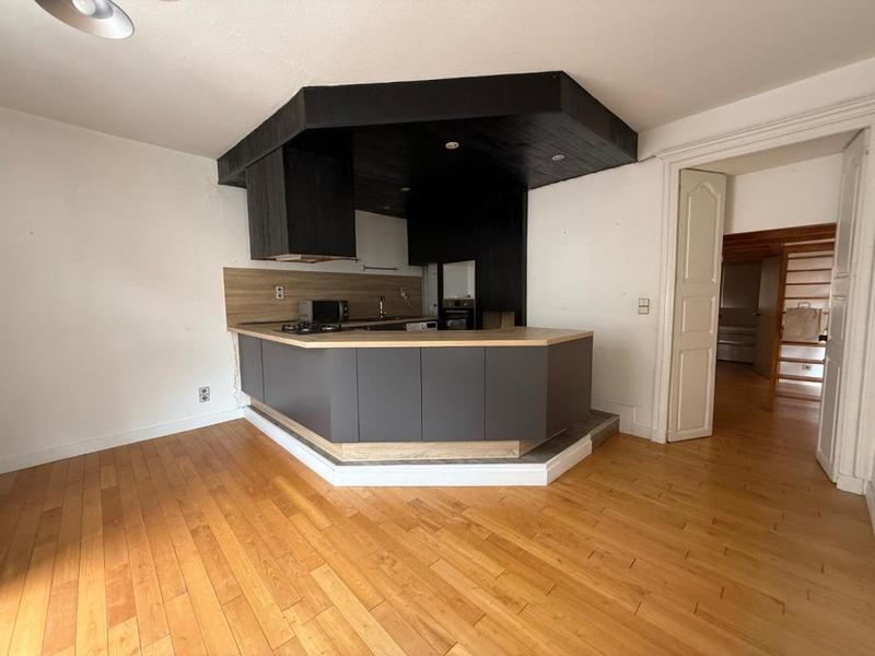 Appartement ancien - 86 m² - 2 pièces