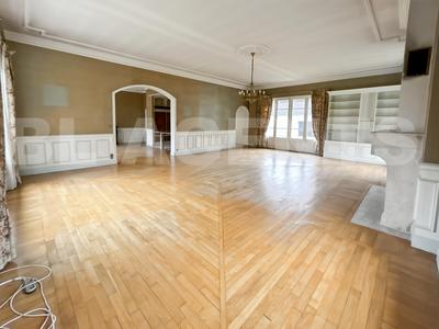 Maison - 336 m² - 10 pièces