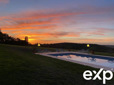 Maison - 465 m² - 13 pièces