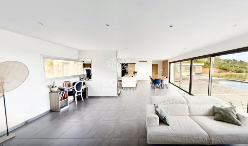 Villa - 325 m² - 10 pièces