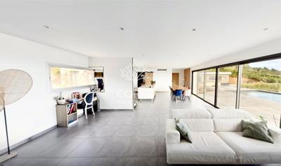 Villa - 325 m² - 10 pièces