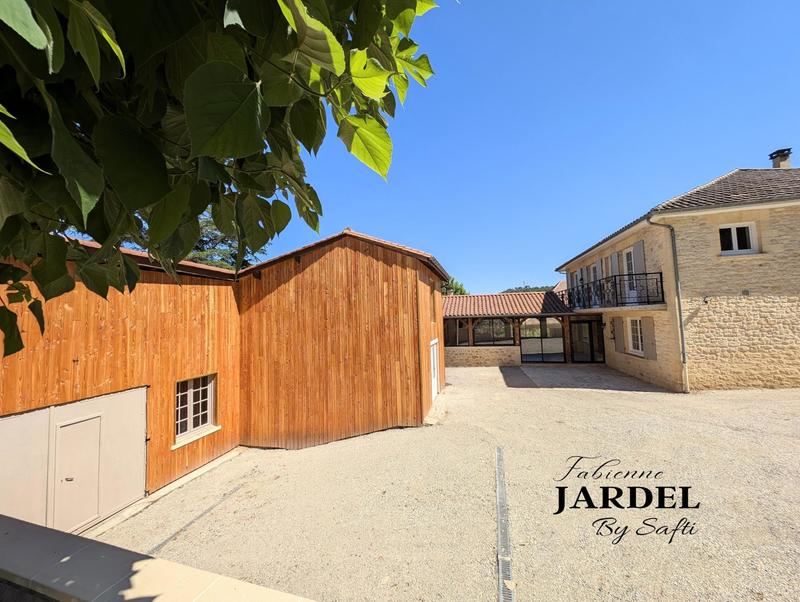 Maison - 200 m² - 8 pièces