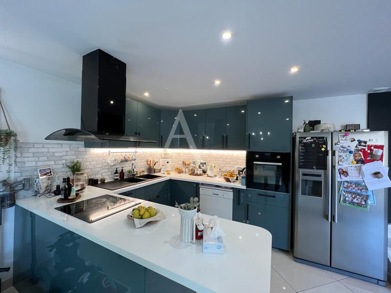 Maison - 90 m² - 5 pièces