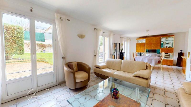 Maison - 165 m² - 8 pièces