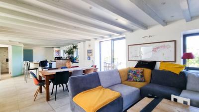 Maison - 230 m² - 7 pièces