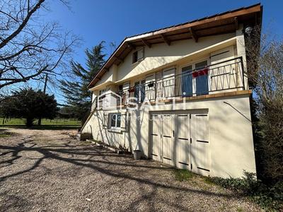 Maison - 210 m² - 9 pièces