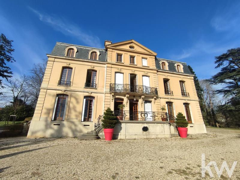 Maison de maîtres - 673 m² - 13 pièces