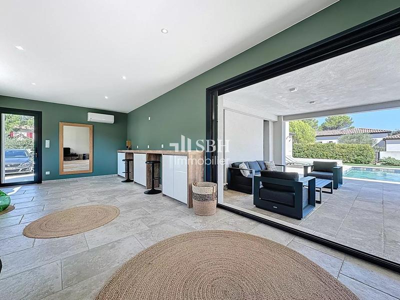 Villa - 211 m² - 10 pièces