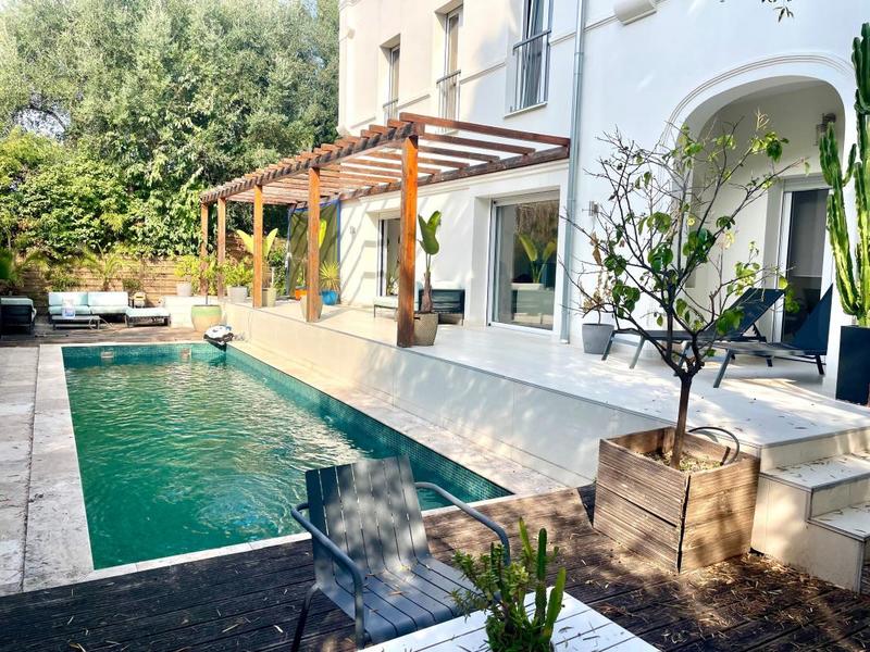 Maison d'architecte - 300 m² - 6 pièces