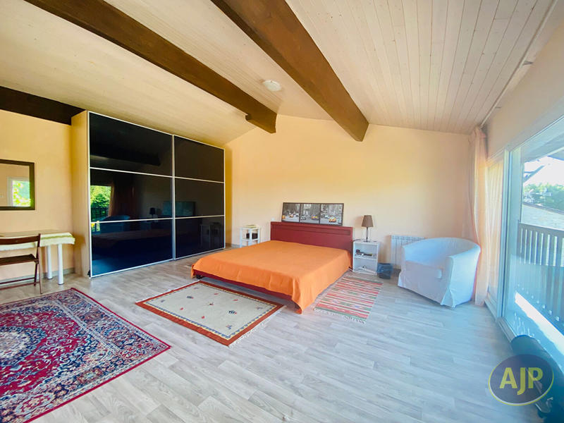 Maison - 315 m² - 10 pièces