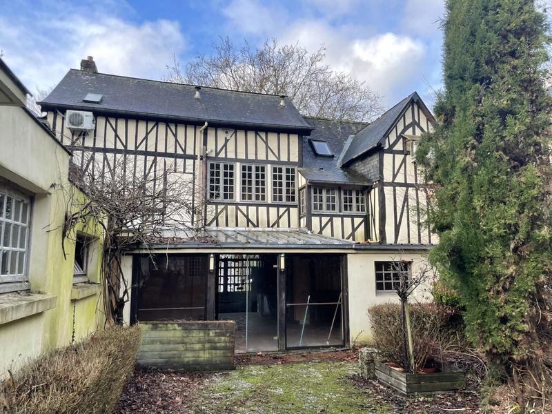 Maison - 750 m² - 18 pièces