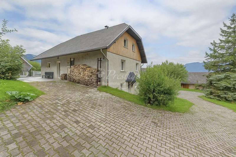 Maison - 253 m² - 7 pièces