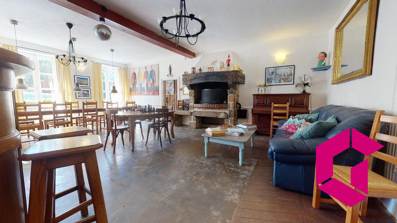 Maison - 300 m² - 16 pièces