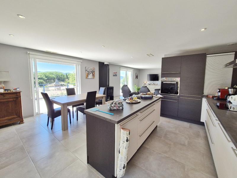 Maison - 200 m² - 6 pièces