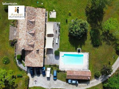 Propriété - 380 m² - 10 pièces